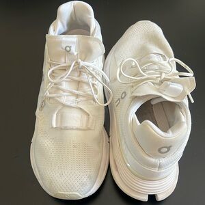 Womens White On Cloud Cloudtec Size 11